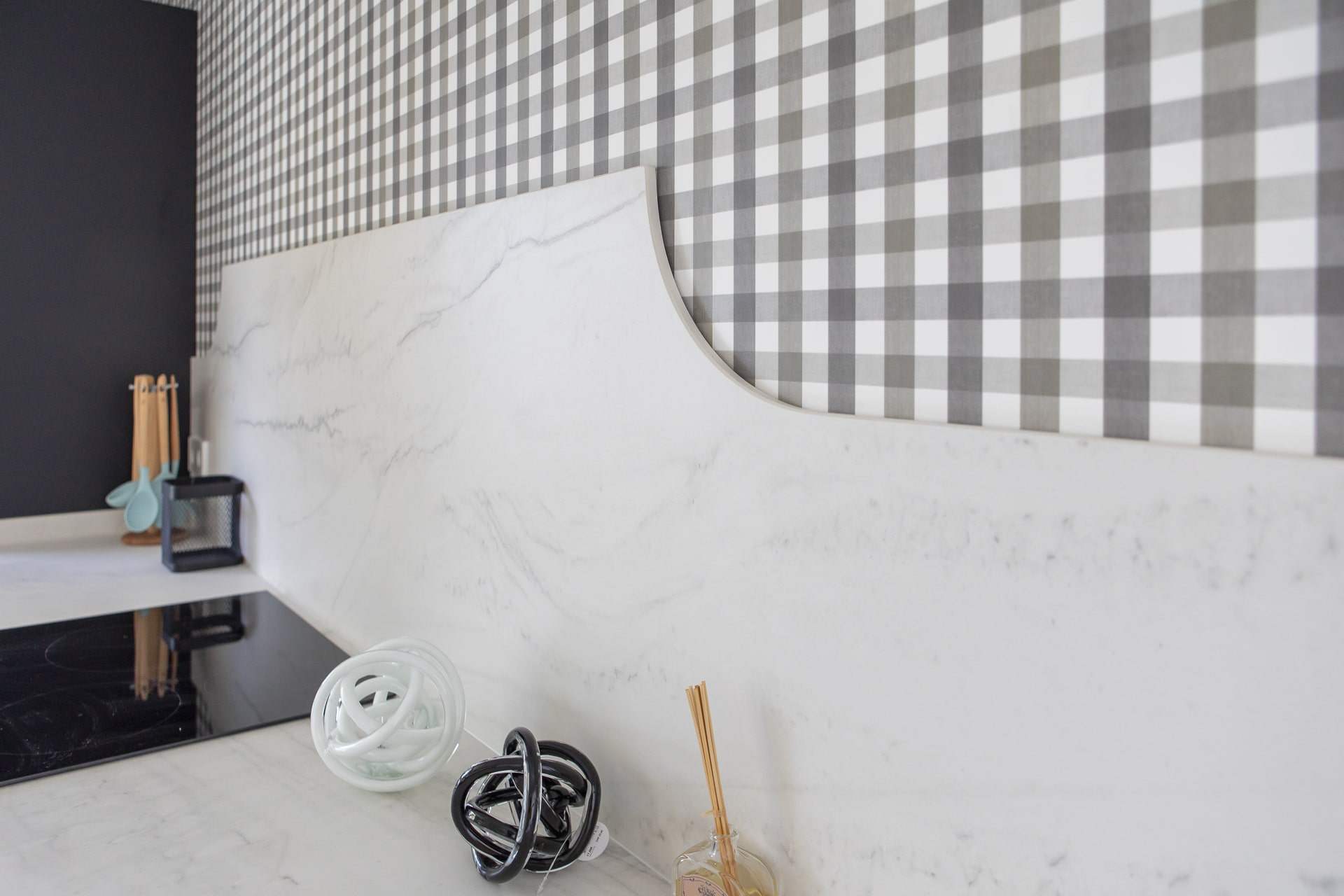 Cocina minimalista negra a medida